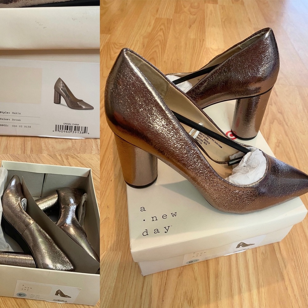 *New* A New Day Nakia Cylinder Pointed Gold Heels